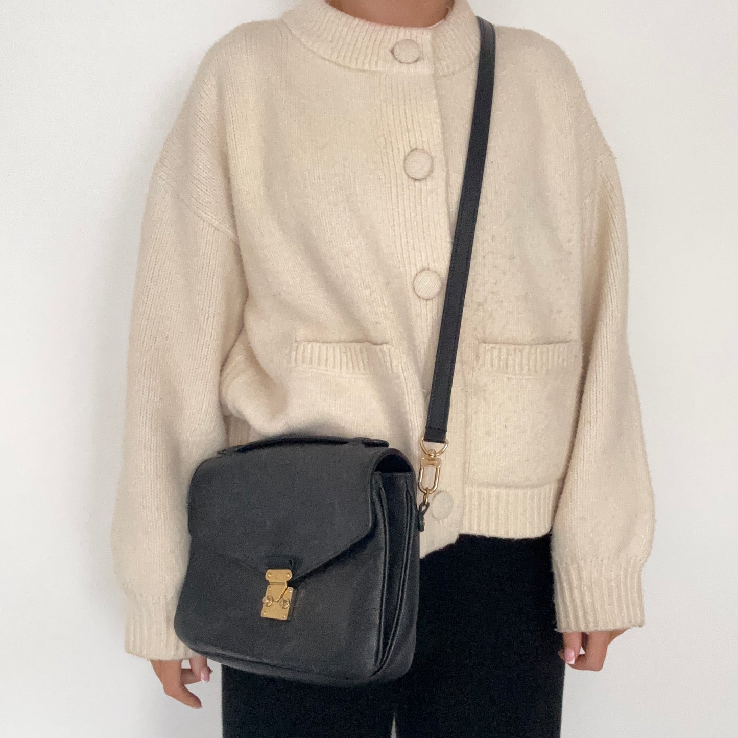 Louis Vuitton Pochette Metis Noir Empreinte Monogram DU0149