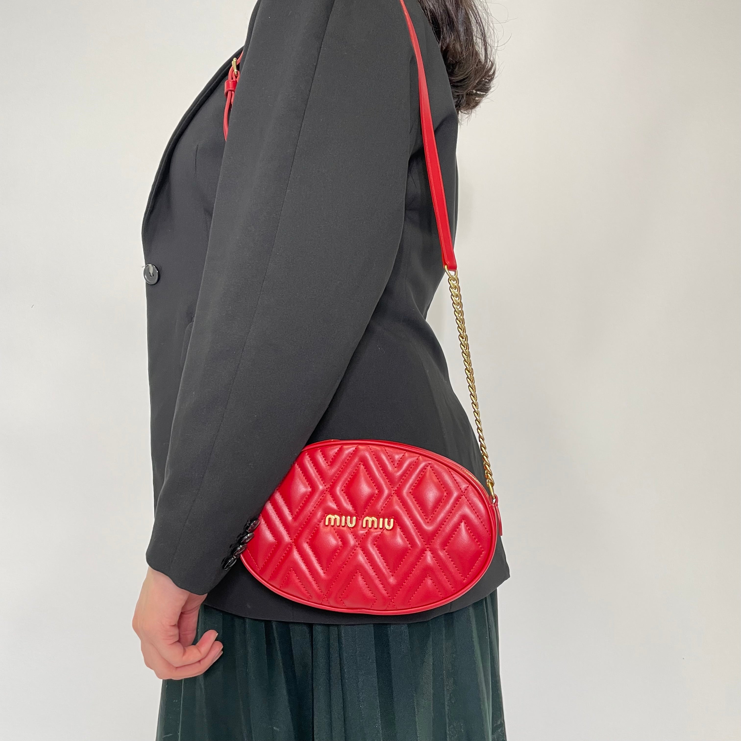Miu miu matelassé online leather shoulder bag