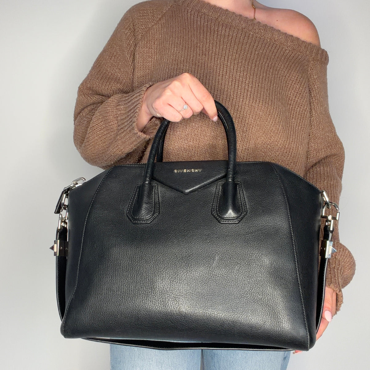 Givenchy Antigona Medium Goat Black
