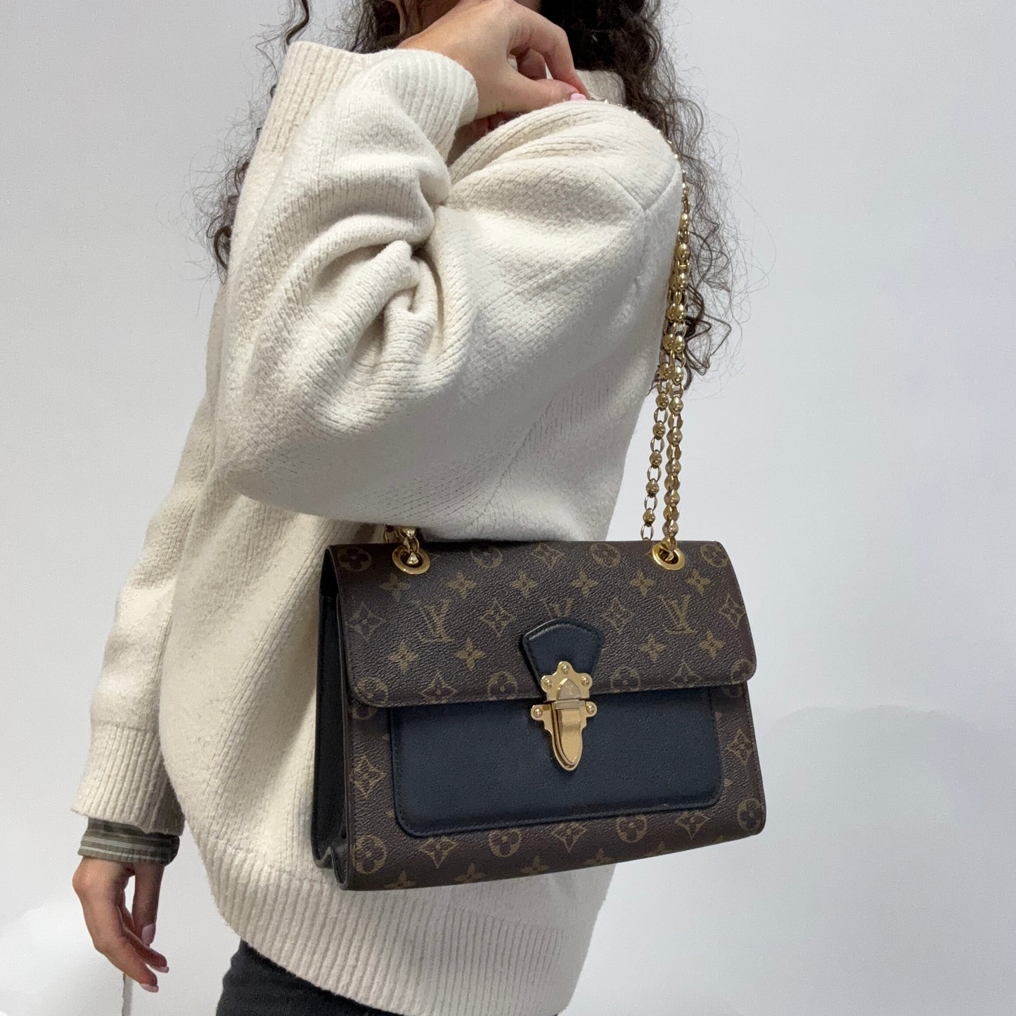 Louis Vuitton Victoire Monogram & Noir GA0128