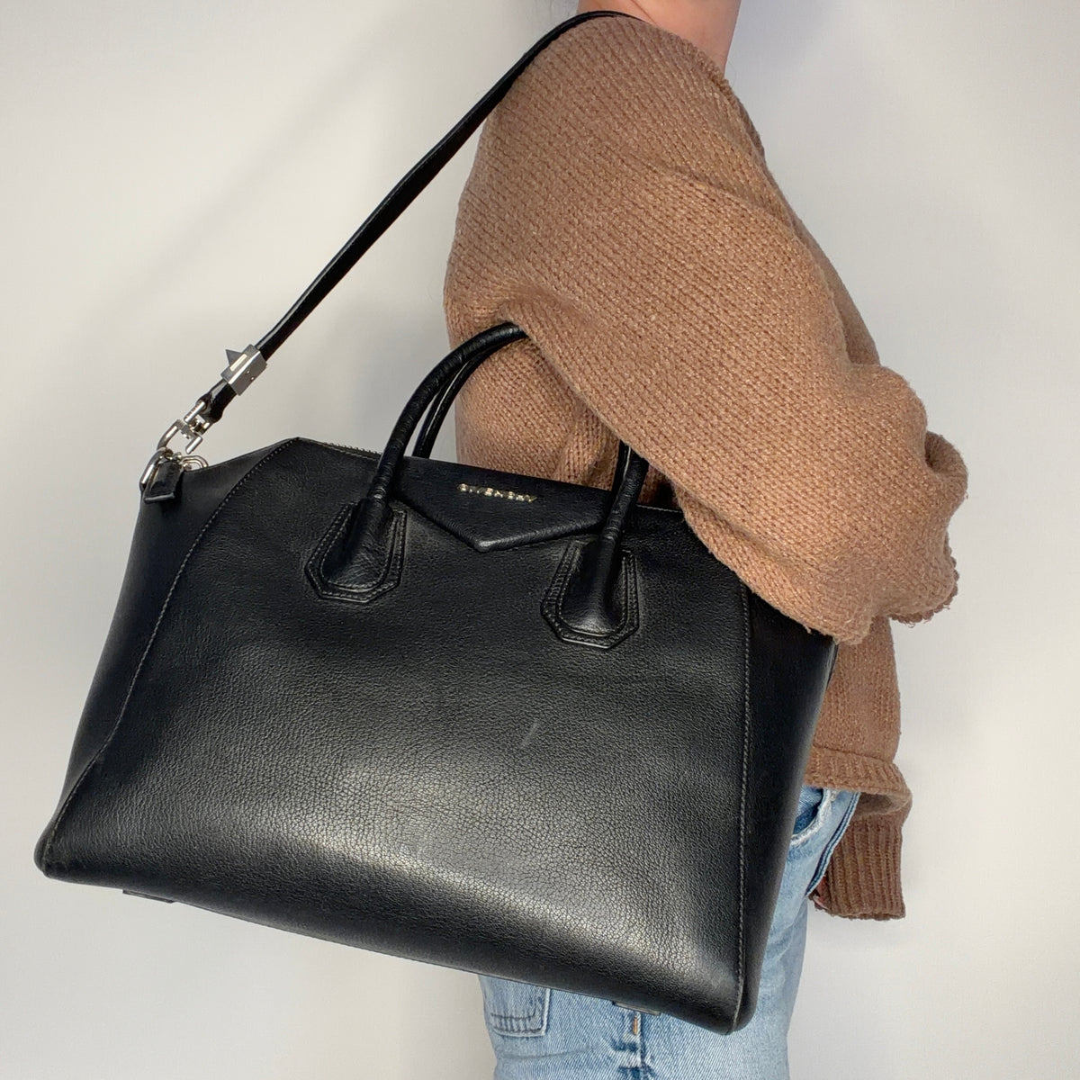 Givenchy Antigona Medium Goat Black