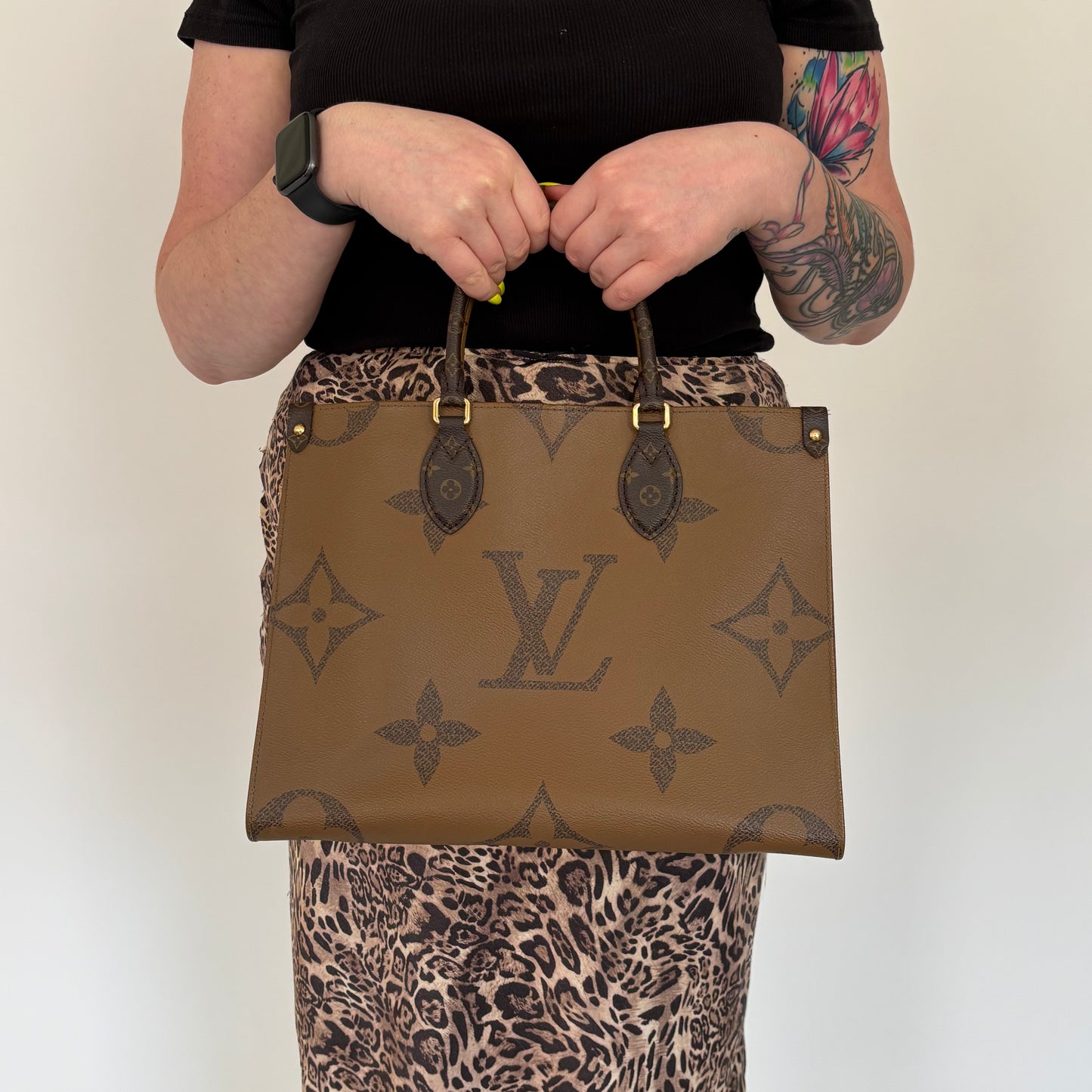 Louis Vuitton Reverse Giant Monogram OnTheGo MM (NFID)