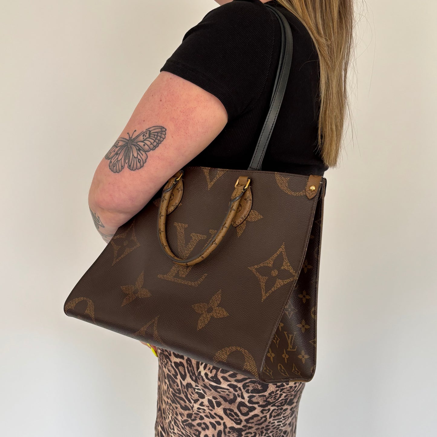 Louis Vuitton Reverse Giant Monogram OnTheGo MM (NFID)
