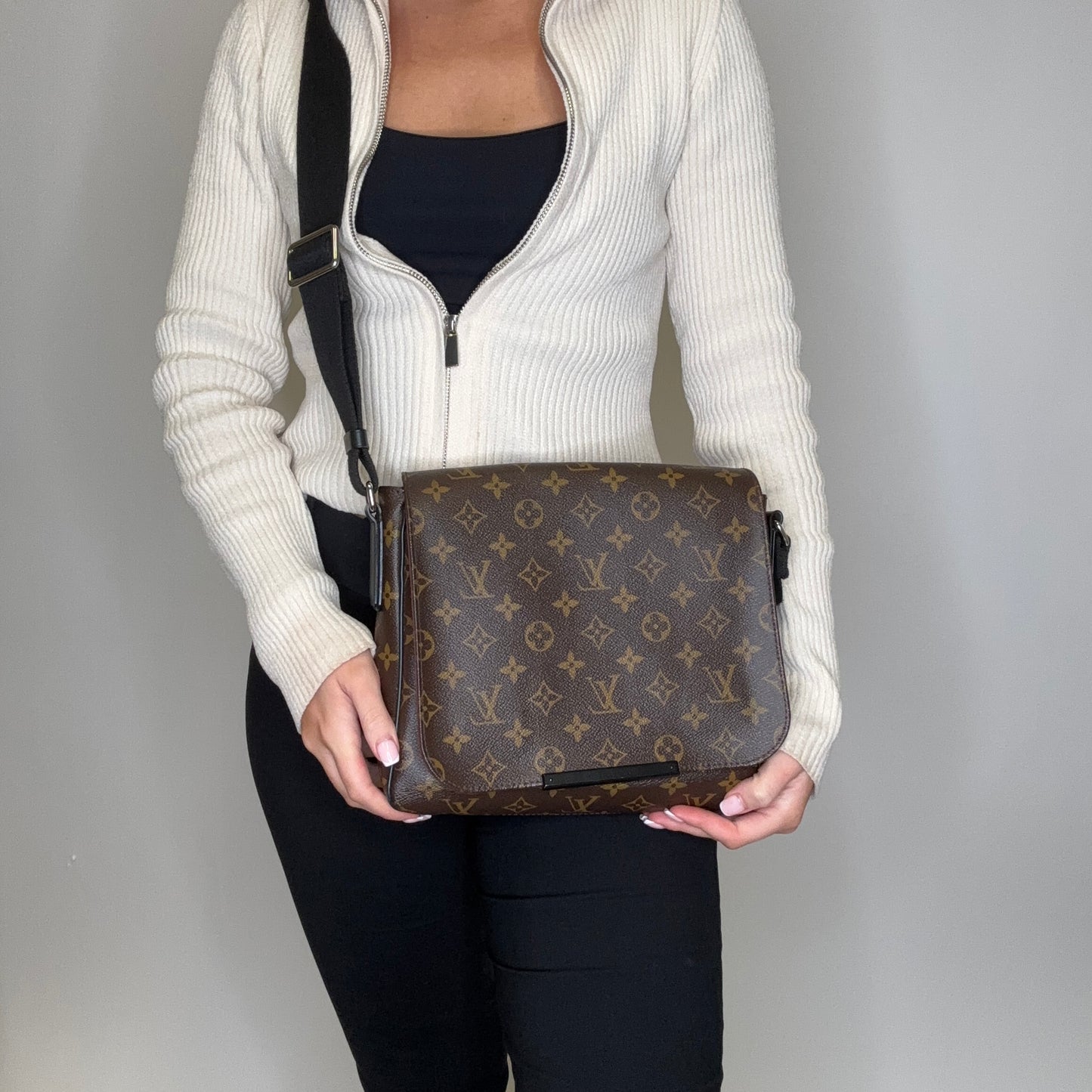 Louis Vuitton District PM Monogram & Macassar FL2113