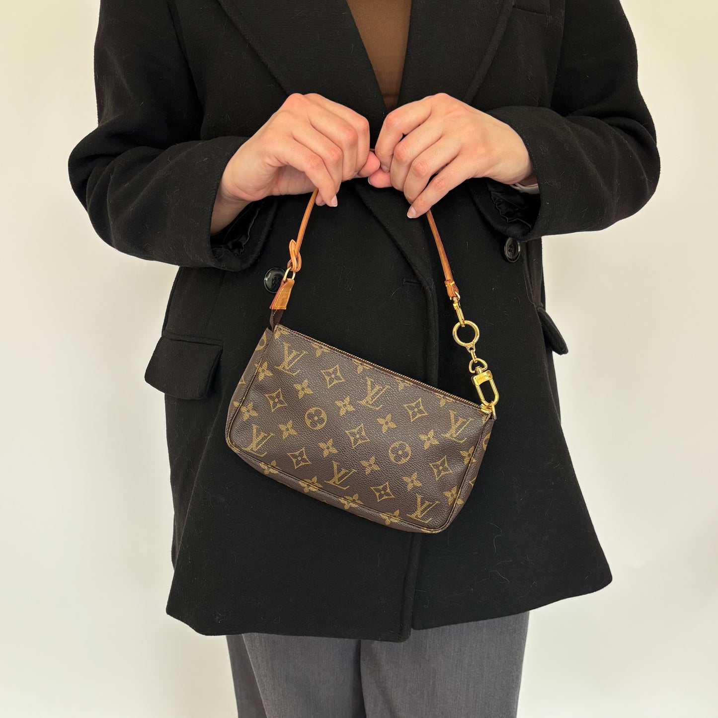 Louis Vuitton Monogram Classic Pochette Accessoires with Extender CA0092 - 2002