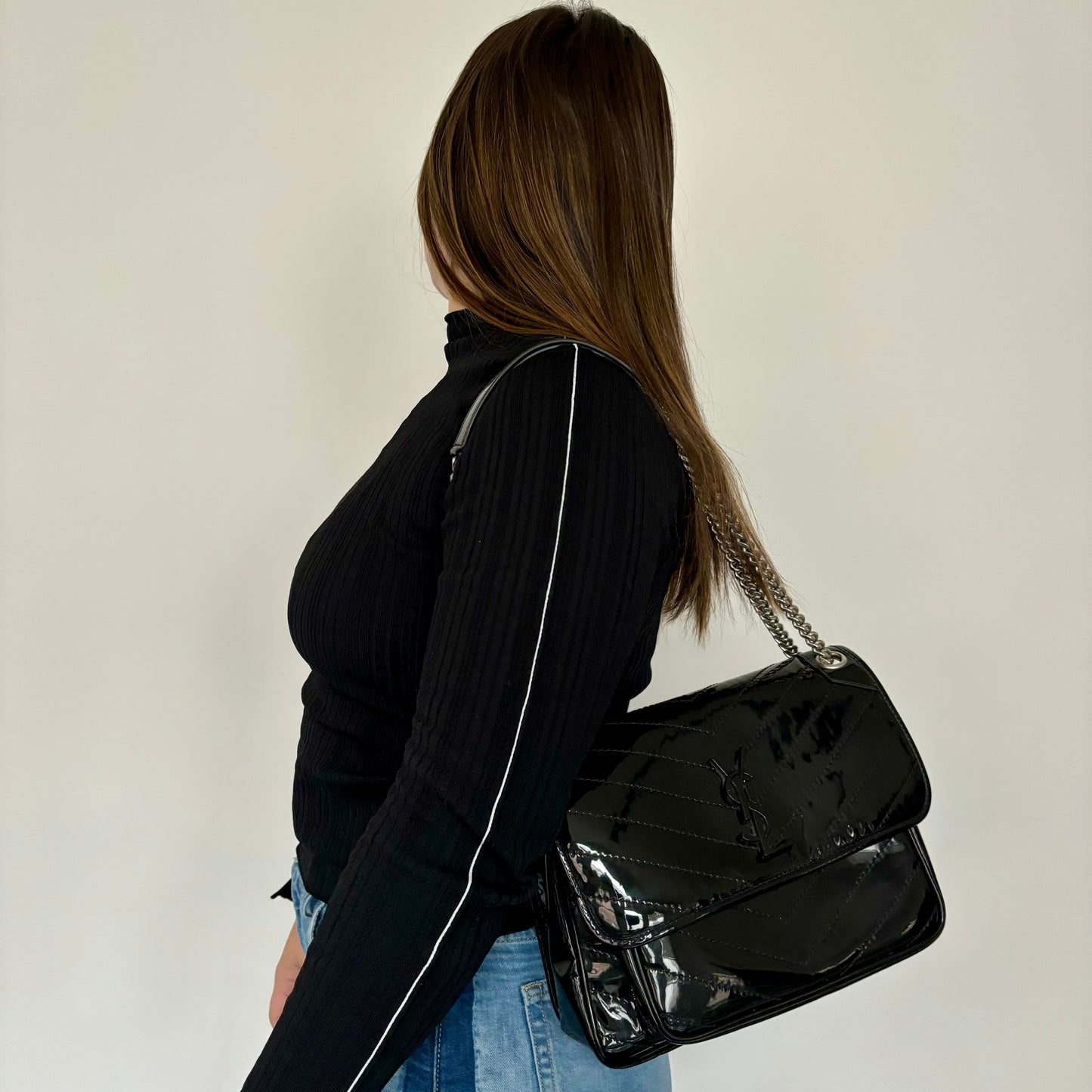 Saint Laurent All Black Patent Leather SHW Medium Niki 2023
