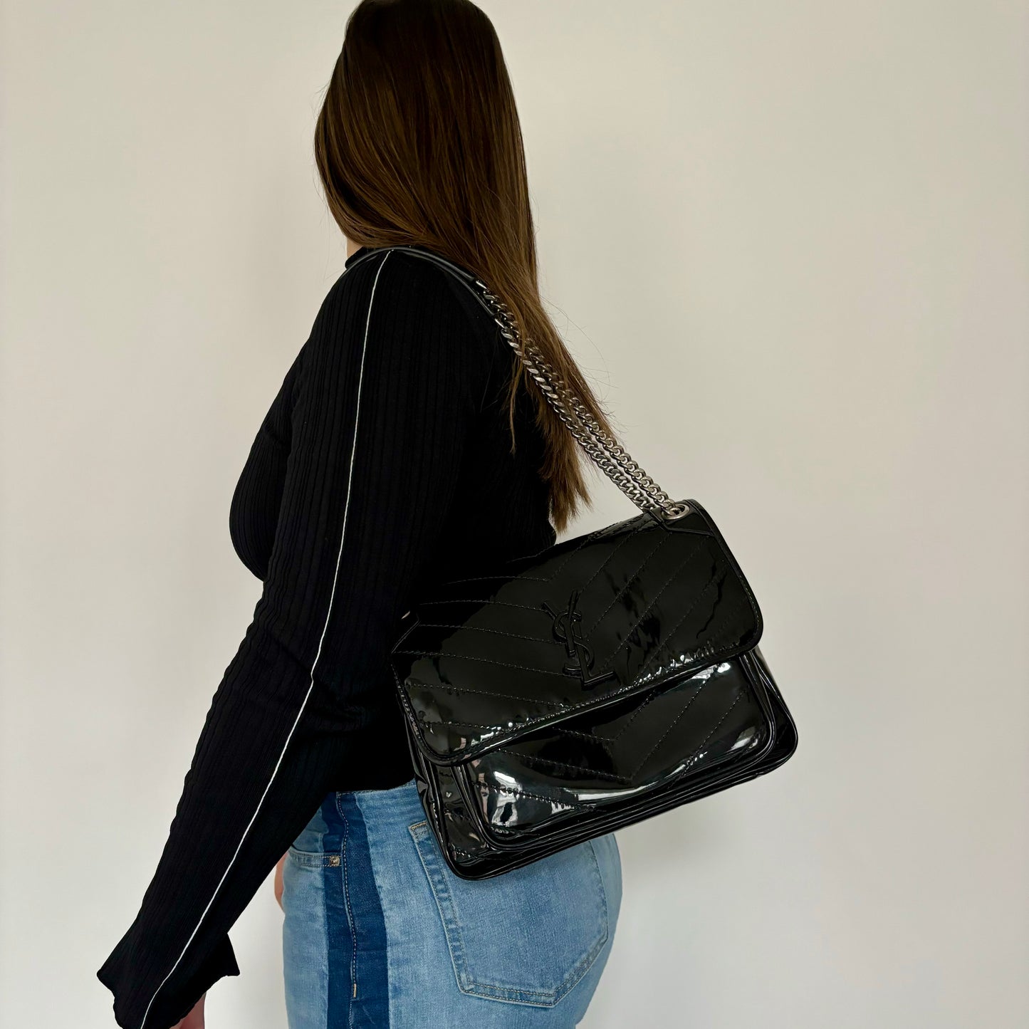 Saint Laurent All Black Patent Leather SHW Medium Niki 2023