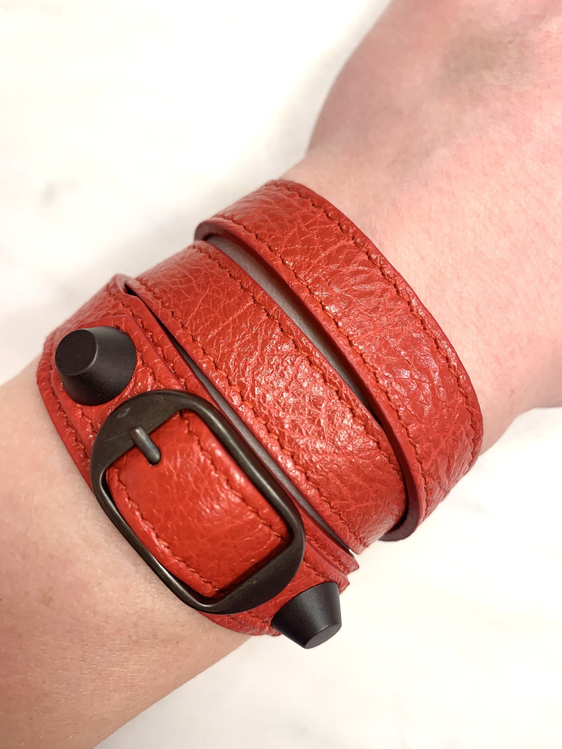 hvordan Initiativ kalk Balenciaga Classic Arena Wrap Leather Bracelet Red – Designer Exchange Ltd