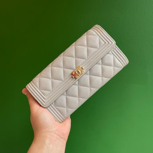 Boy chanel long wallet hotsell